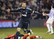 开云平台-冰与火的碰撞，当密尔沃基雄鹿遇见吉林东北虎—小贾伦·杰克逊如何以防守艺术主宰比赛走向