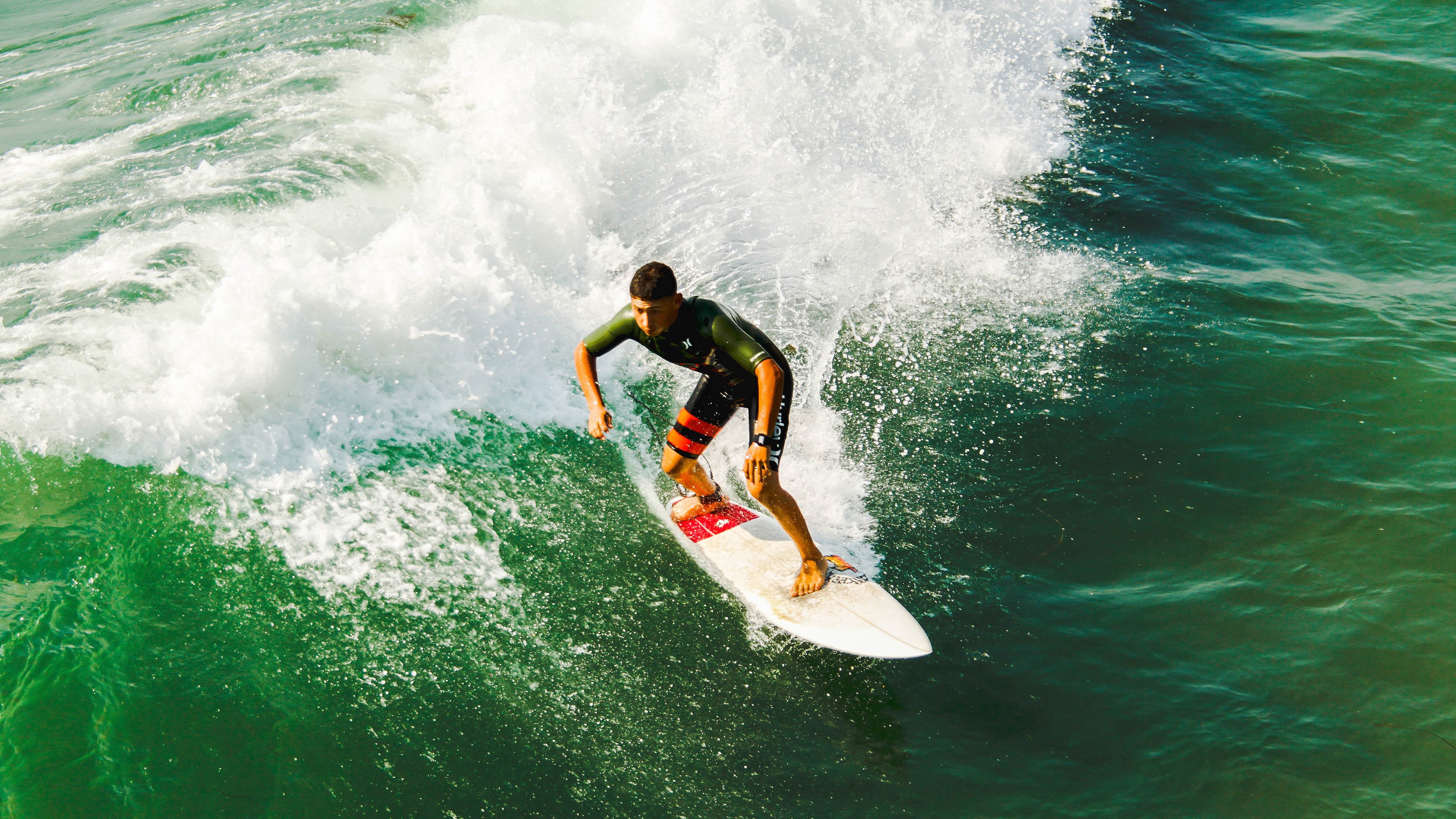绿茵场上的开拓者，德甲争冠焦点战启示录，决胜时刻的雄鹿与猎手
