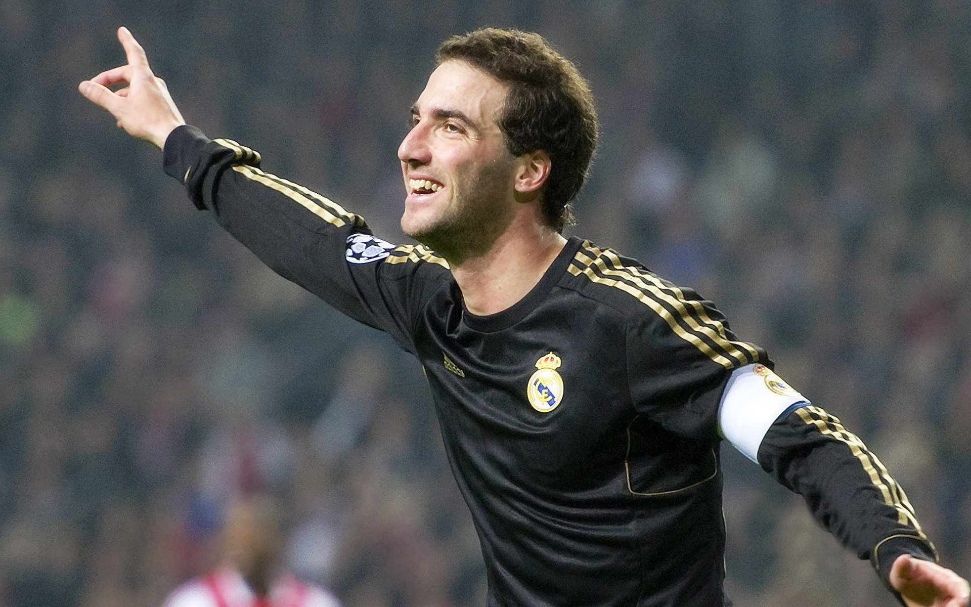 萨卡完美演出照亮晋级路，加纳淘汰赛力克智利书写新章