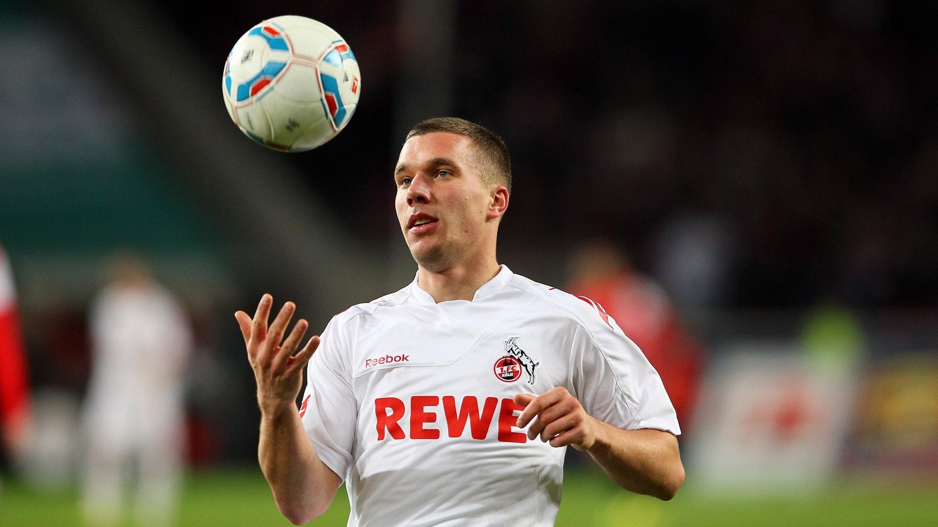 梅西魔法破铁壁,马赛精密战术成功压制勒沃库森