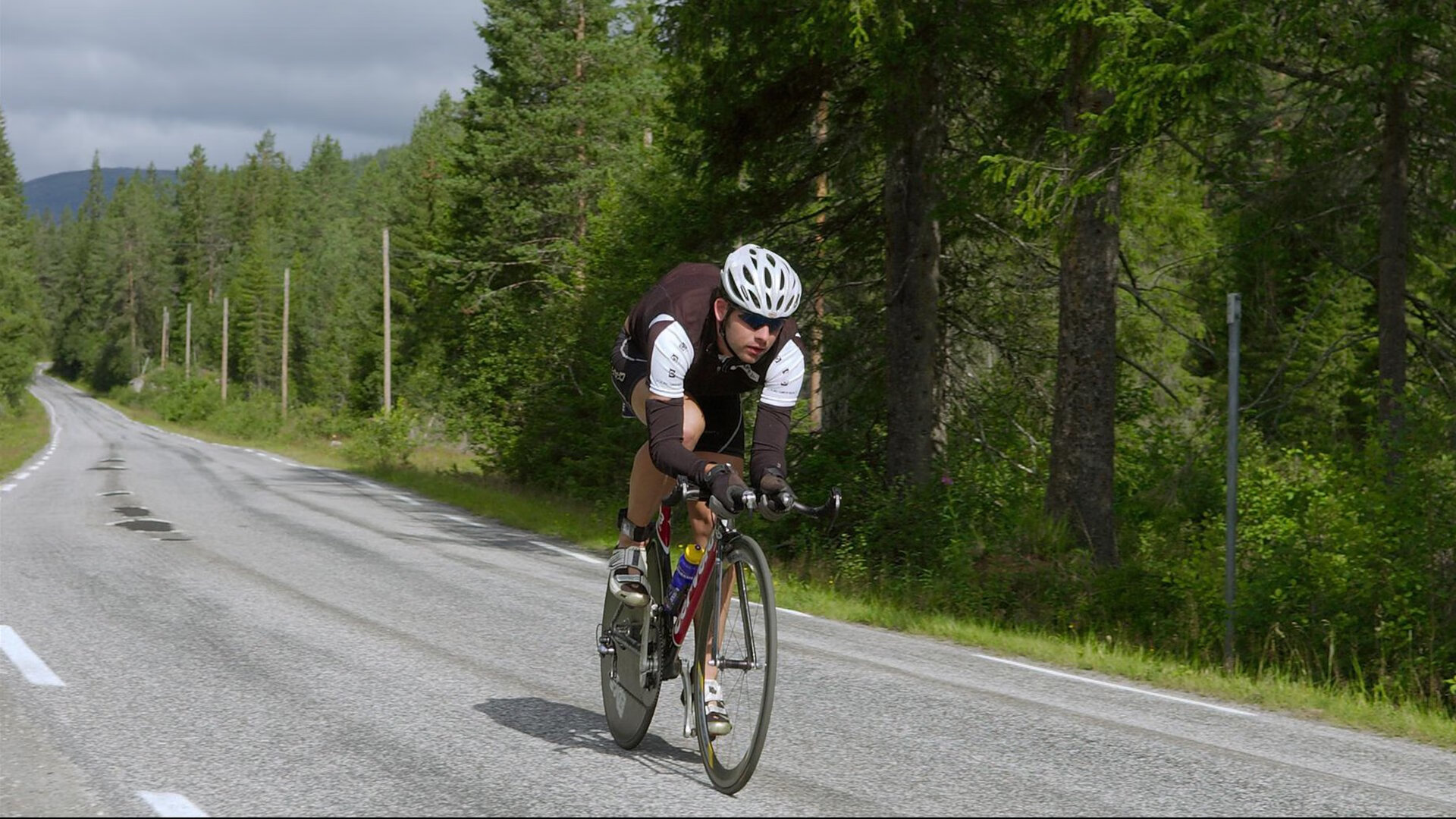NBA季后赛之夜，阿尔瓦雷斯在焦点战证明自己，篮球与足球的跨界回响